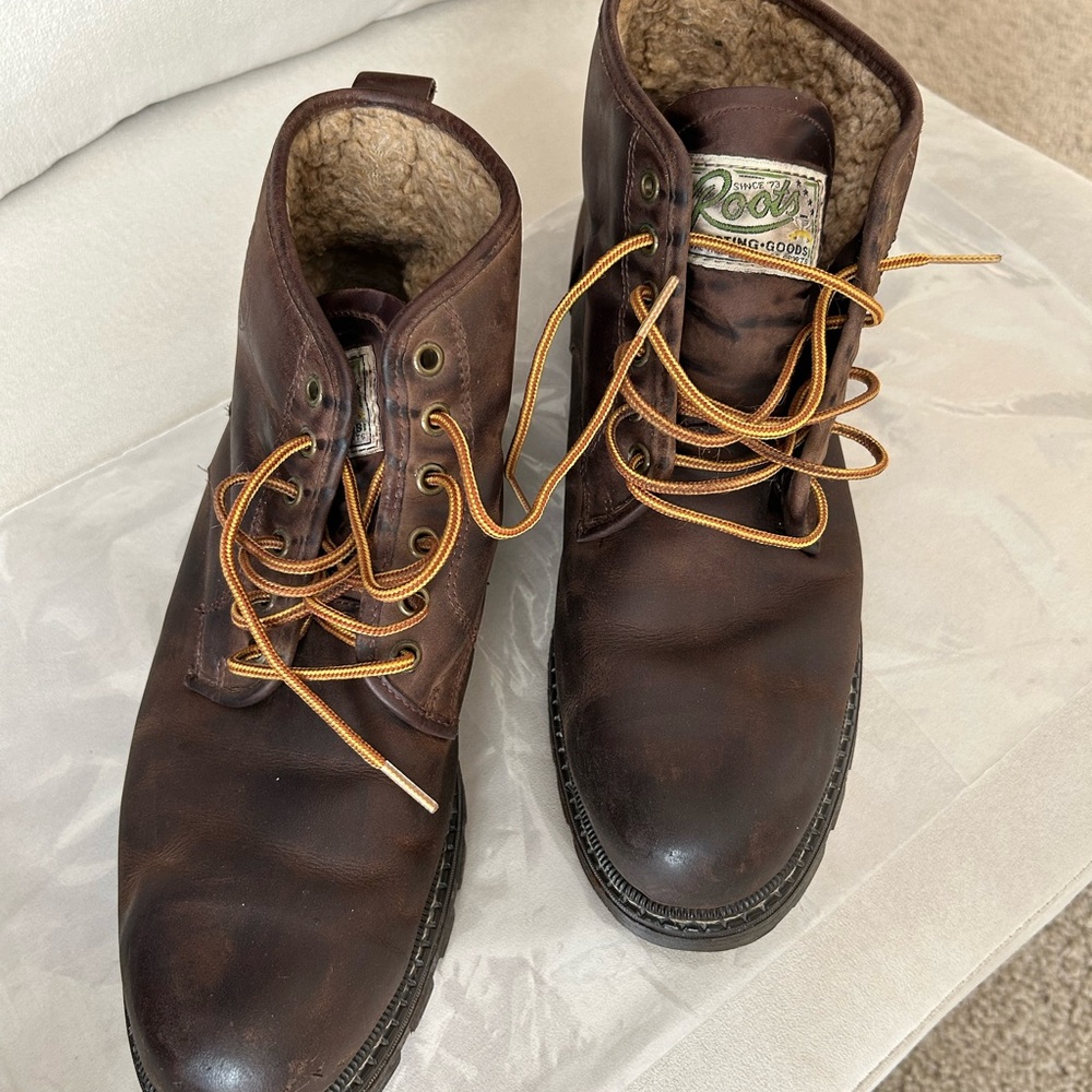 ROOTS Dark Brown Distressed Leather Boots with Shearling